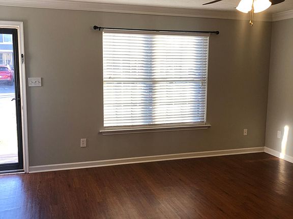 4th image of 160 Old Tavern Cir