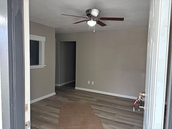 2nd image of 401 Roosevelt St