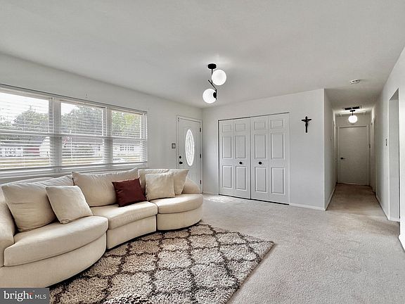 5th image of 205 Coville Dr
