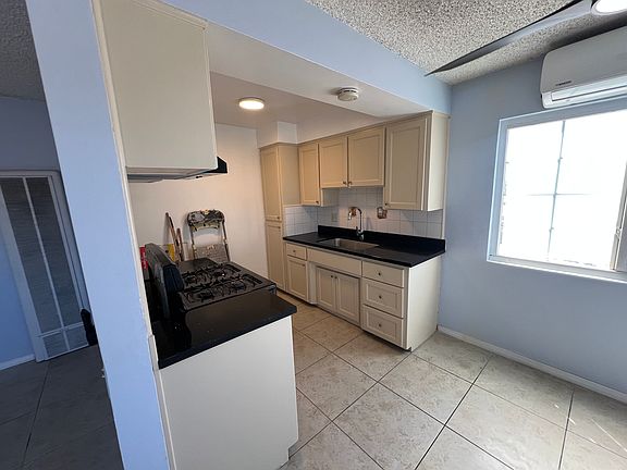 5th image of 9621 San Juan Ave #F