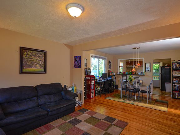 5th image of 9586 Pagewood Ave