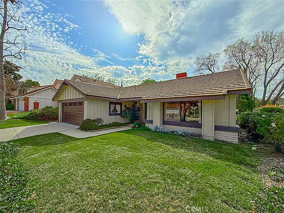 3rd image of 933 Ranch House Rd