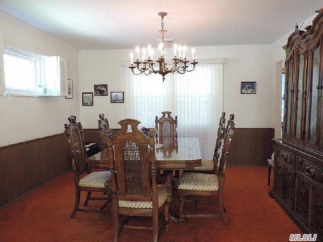 LARGE FORMAL DINING ROOM