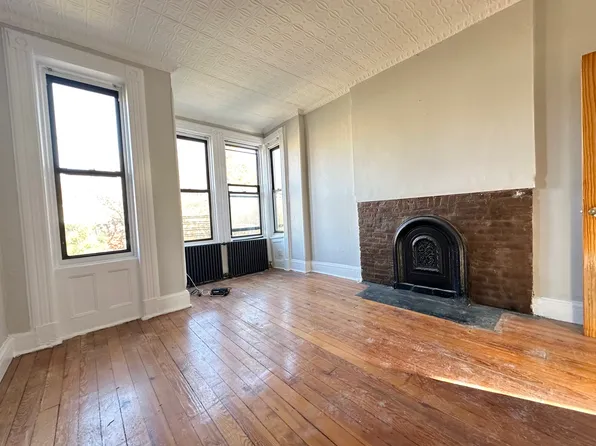 716 Sackett Street image 3 of 13