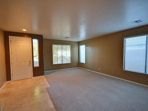 5th image of 123 E Rock Wren Dr