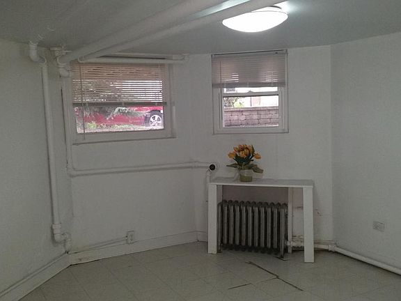 2nd image of 3051 N Leavitt St #1