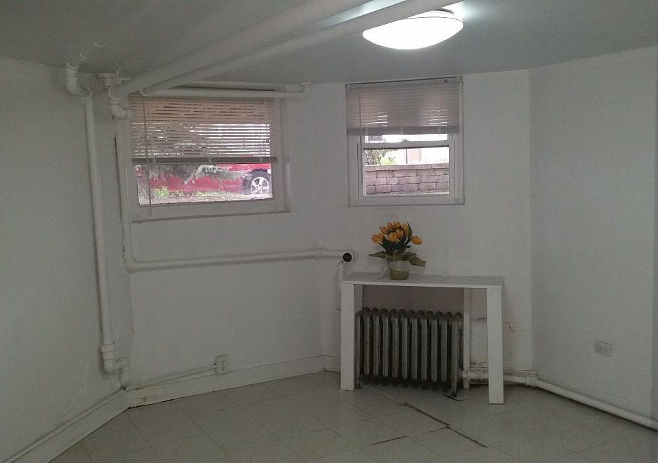 2nd image of 3051 N Leavitt St #B