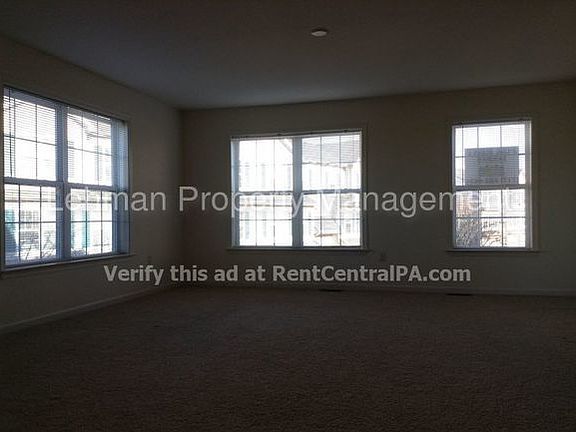 2nd image of 542 Meadowcroft Cir