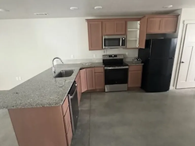 805 Tinley St — Photo 5