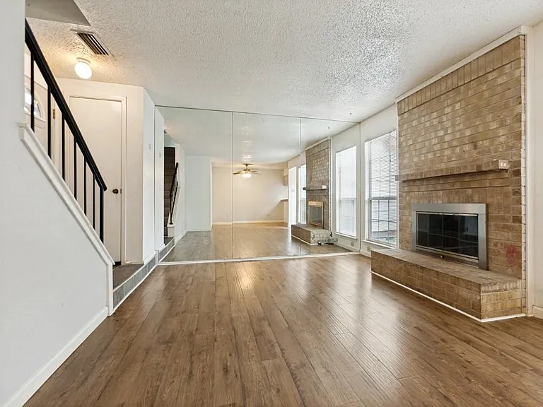 2929 Pegasus Dr — Photo 2