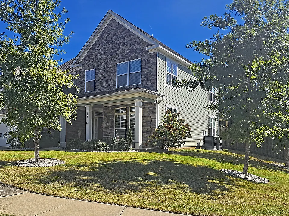 101 Blazing Creek Ct