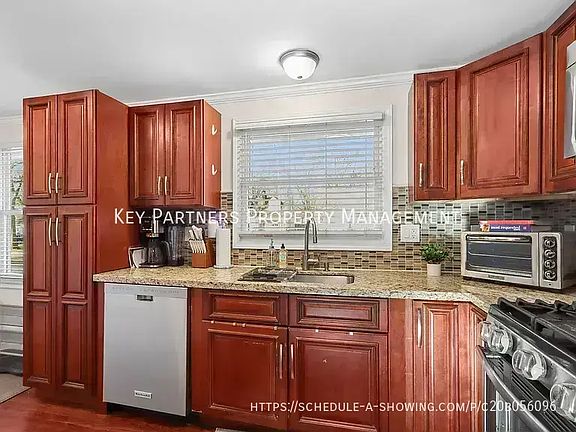 5th image of 7329 Ash St