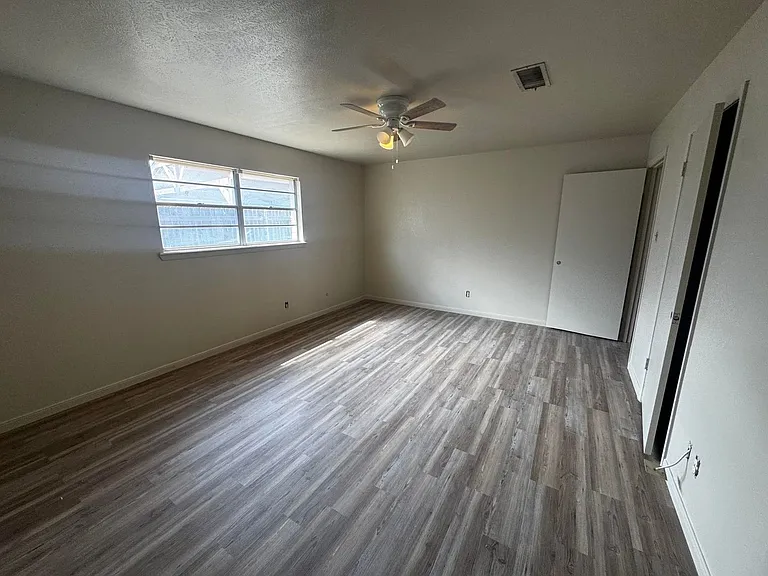 3208 Durant Dr — Photo 15