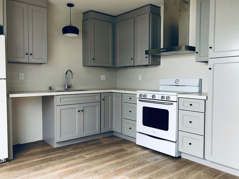 Kitchen (This is before the dishwasher was installed)