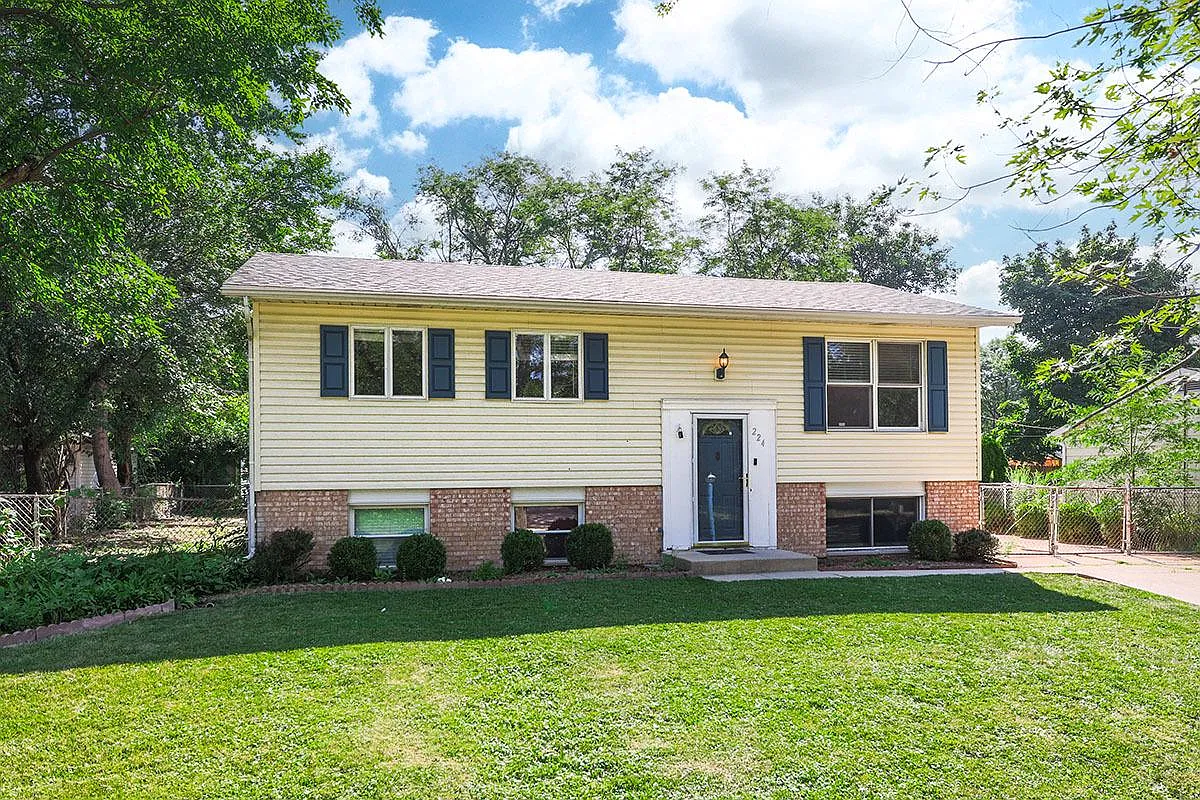 224 Monterey Dr photo 1
