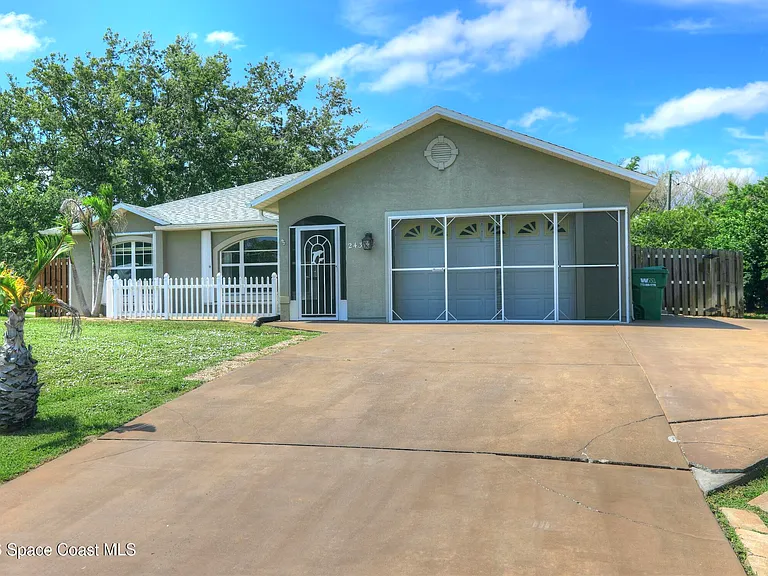 243 Dickens Ave — Photo 2