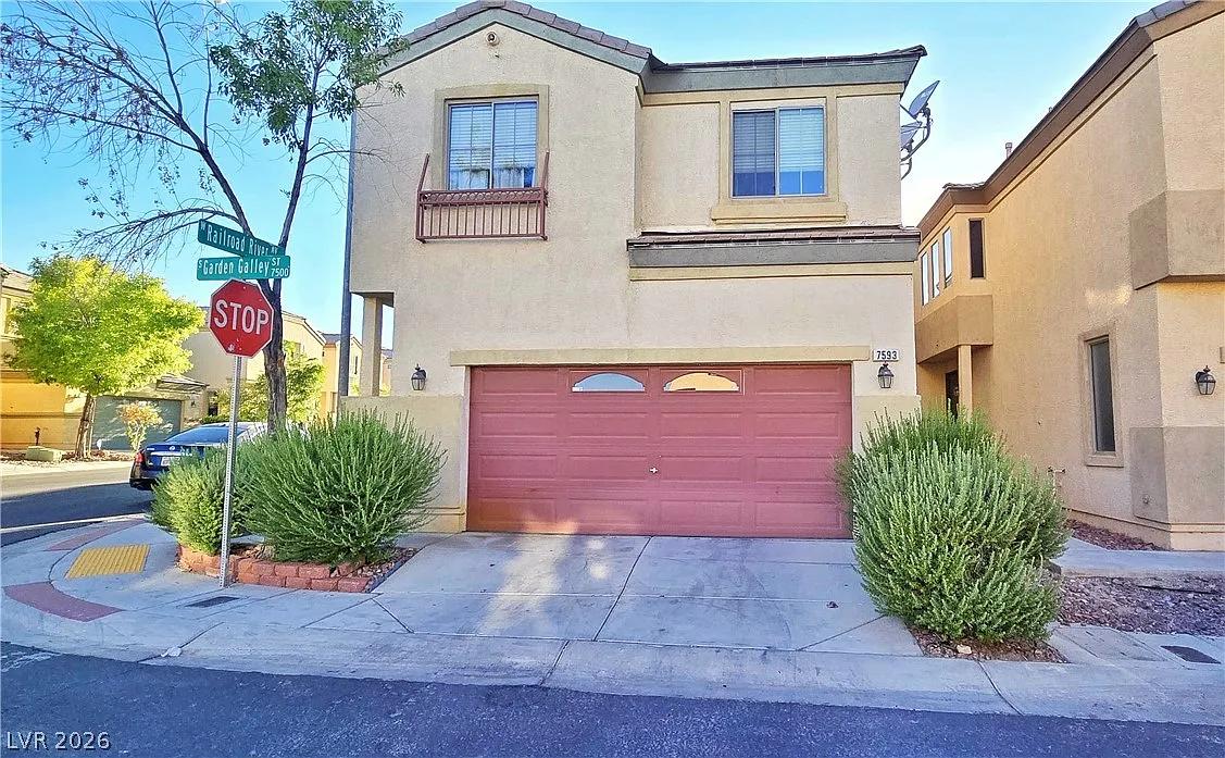 3 bed, 2.5 bath, 1649 sqft, $2,075 — Photo 2