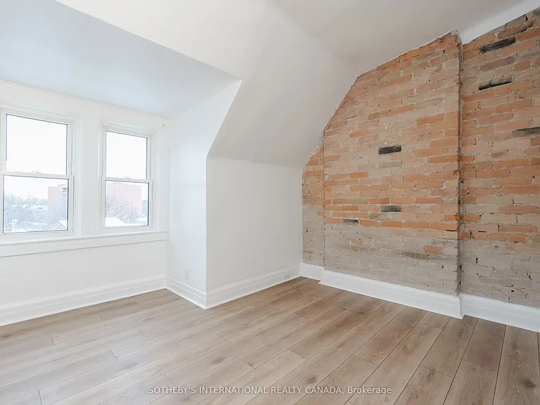 15 Indian Road Cres #UPPER — Photo 22