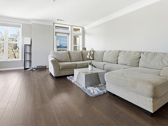 3rd image of 3334 Peachtree Rd NE APT 212