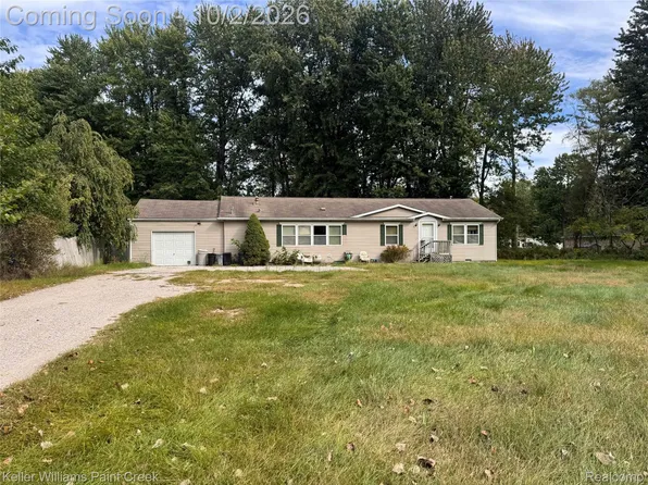 7832 Kimball Dr, Burtchville, MI 48059