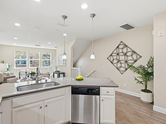 3rd image of 478 Rialto Pl