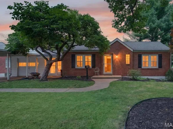 649 Rochester Dr, Saint Louis, MO 63125