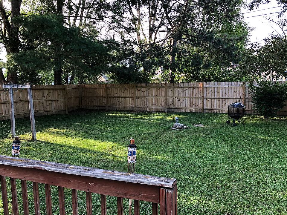 2nd image of 834 Maple Grove St