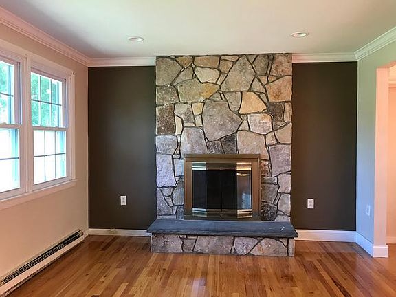 Living room w/fireplace