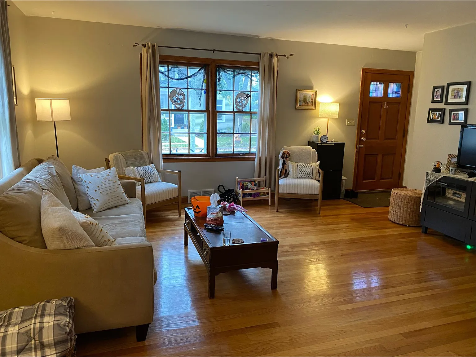 3 bed, 1200 sqft, $2,100 — Photo 1