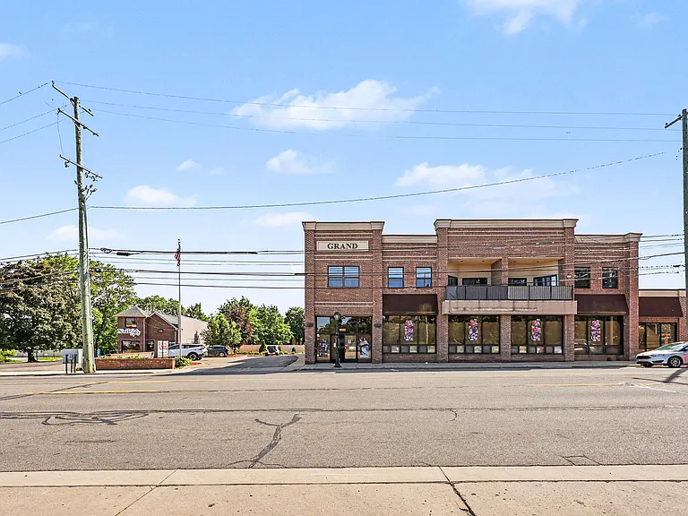 32821 Grand River Ave #B — Photo 18