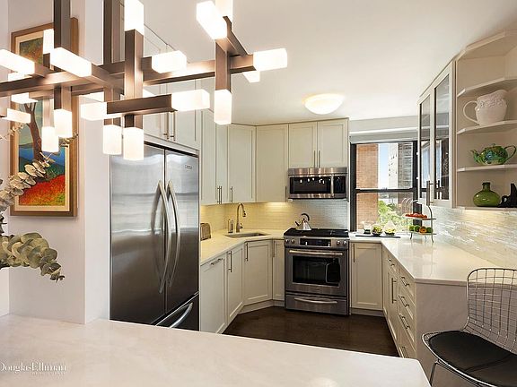 2nd image of 305 E 40th St #5K