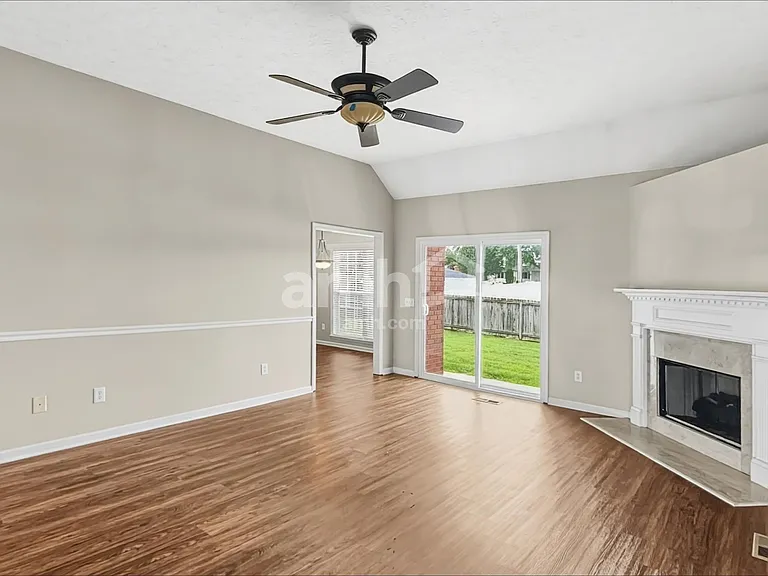 201 Fox Hunt Ln — Photo 6