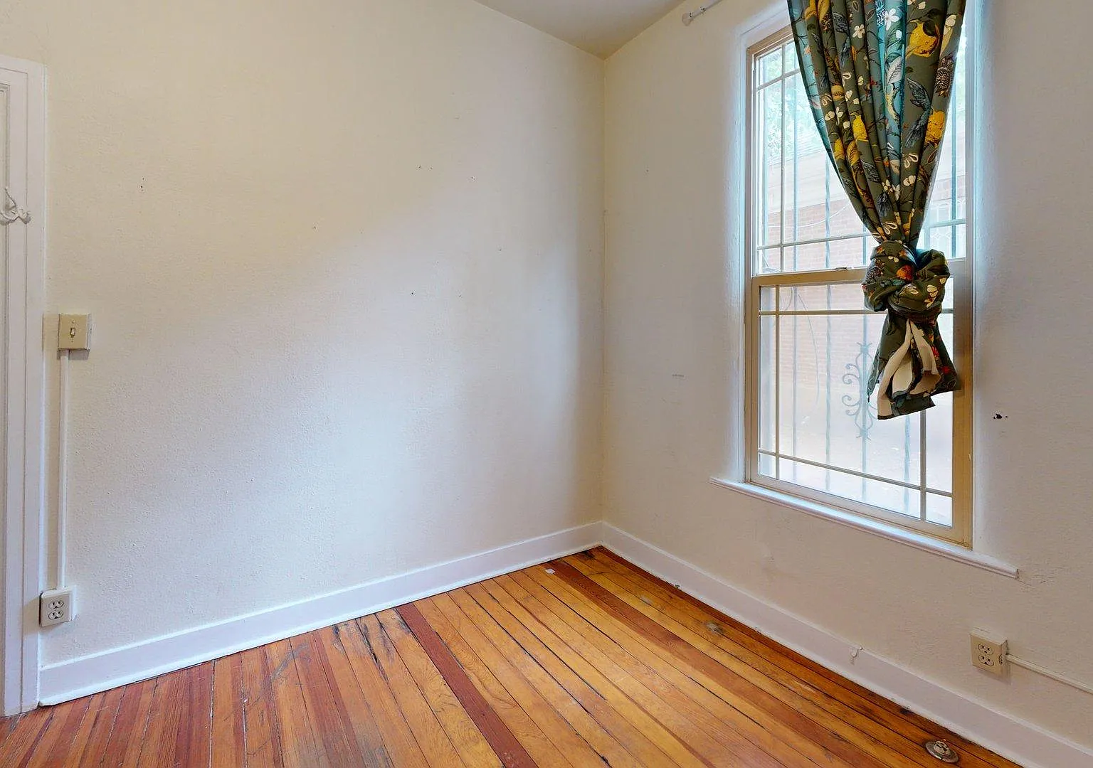 Beautiful second floor apartment in historic downtown building! — Photo 1