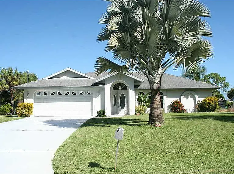 2583 Oberon Rd — Photo 1