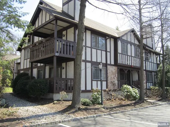 3702 Melville Ct, Mahwah, NJ 07430