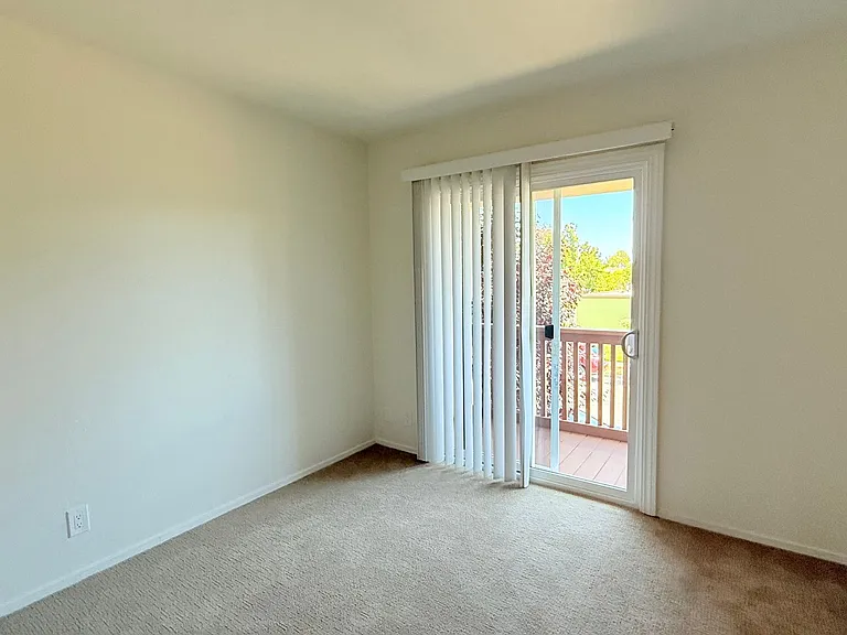 1033 Fontana Dr — Photo 19