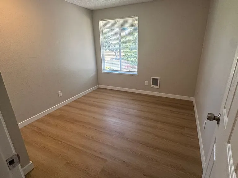 530-Elmwood Village — Photo 43