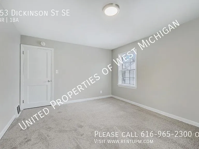 653 Dickinson St SE — Photo 9