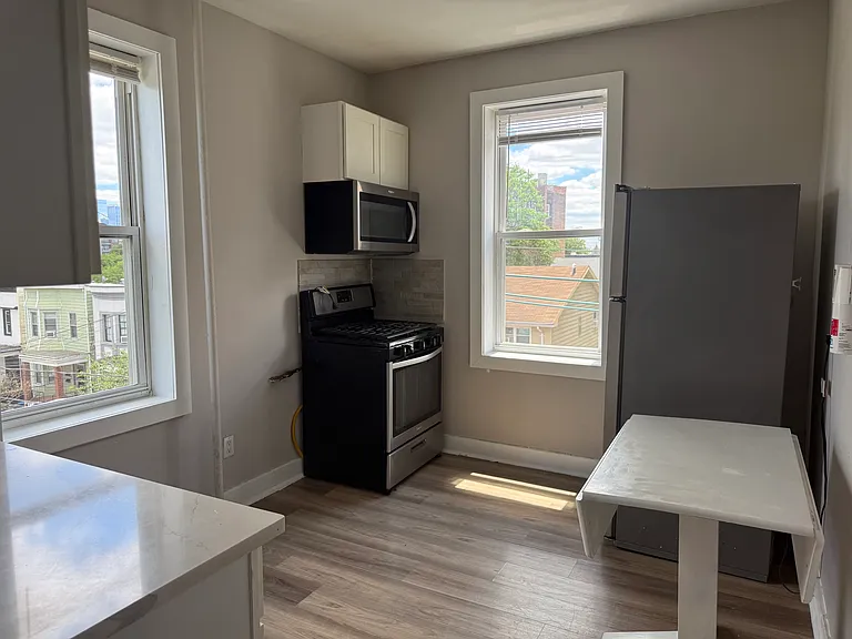 234 52nd St #2C — Photo 6