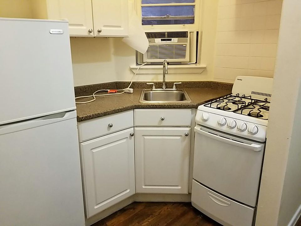 2nd image of 347 E 61st St APT 3RE