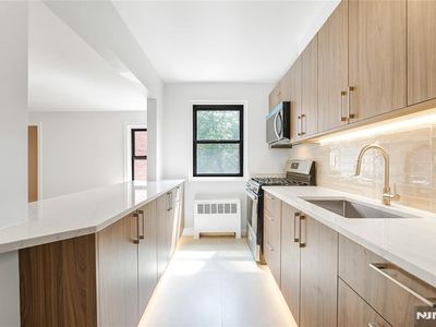 2329 Hudson Ter APT E14, Fort Lee, NJ, 07024