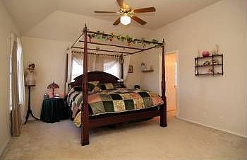 4th image of 2613 Goldfinch Dr