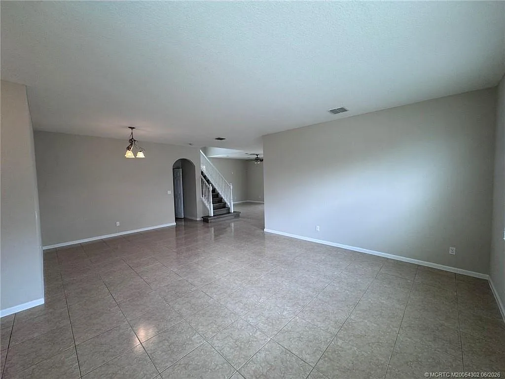 3 bed, 2.5 bath, 2868 sqft, $3,400 — Photo 3
