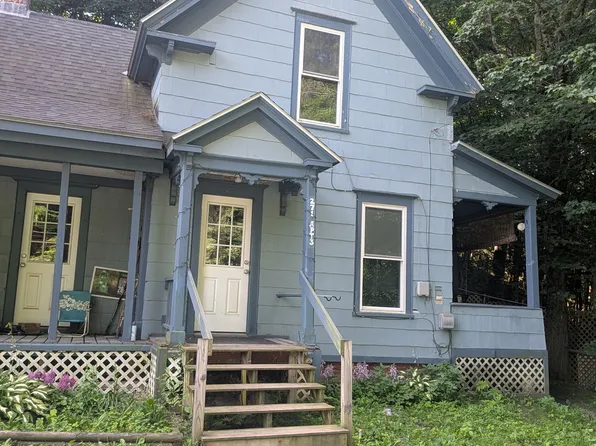 271 Central St #3, Saint Johnsbury, VT 05819