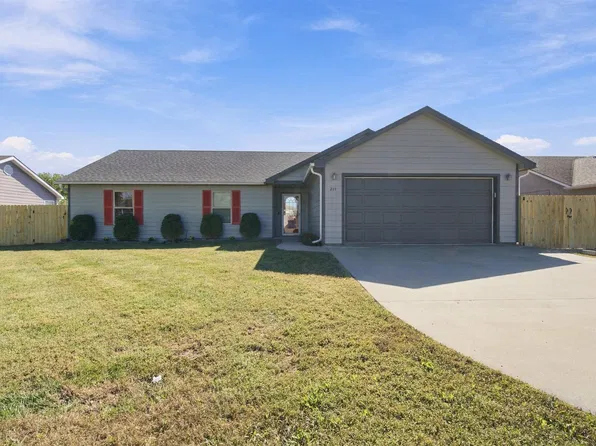 217 Northfield Rd, Manhattan, KS 66502