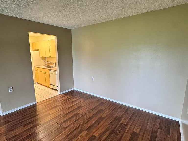 1167 N Benoist Farms Rd — Photo 2