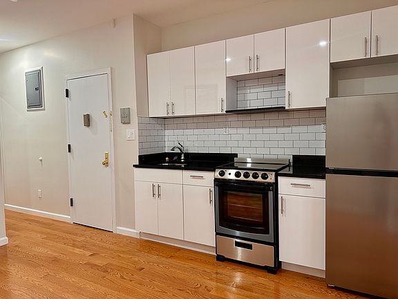 5th image of 22 Saint Marks Pl APT 16