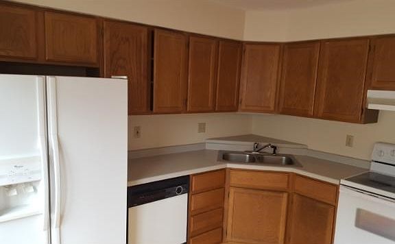 3rd image of 1555 Wayzata Blvd W #E