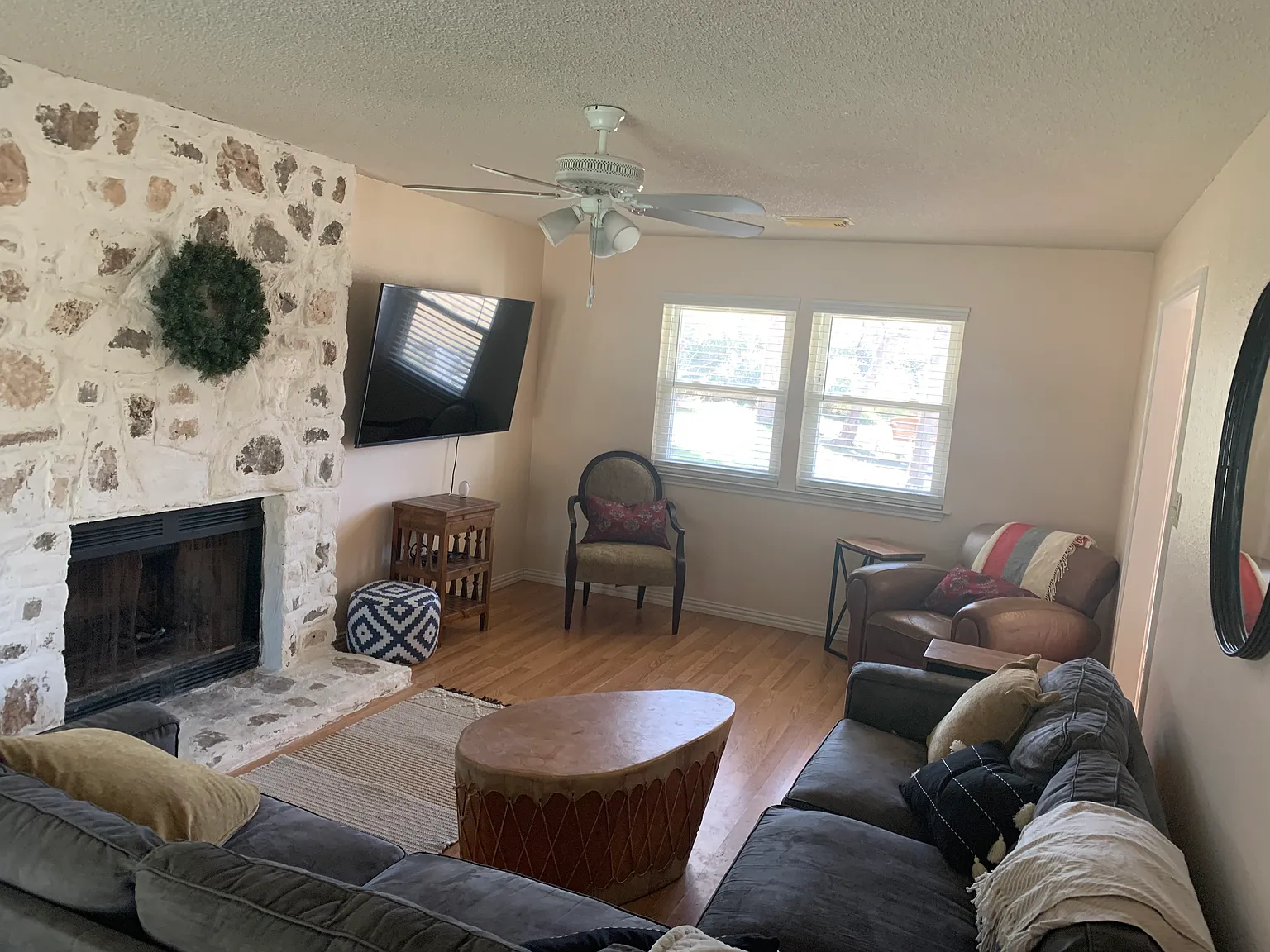 3 bed, 2.5 bath, 1600 sqft, $2,000 — Photo 2