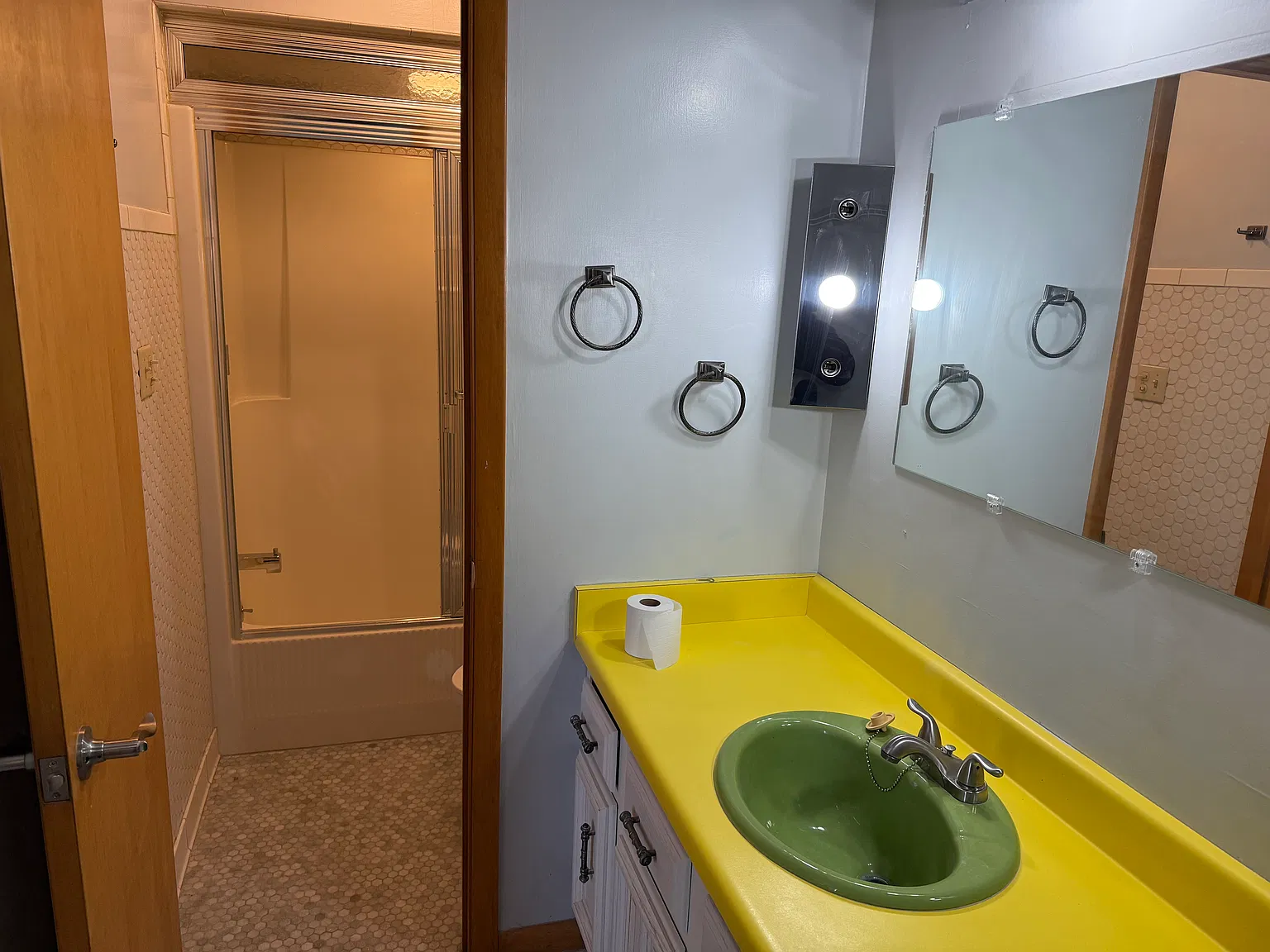3 bed, 1800 sqft, $2,400 — Photo 3